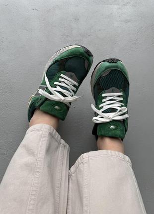 Жіночі кросівки new balance 2002r forest green нью беланс зеленого кольору7 фото