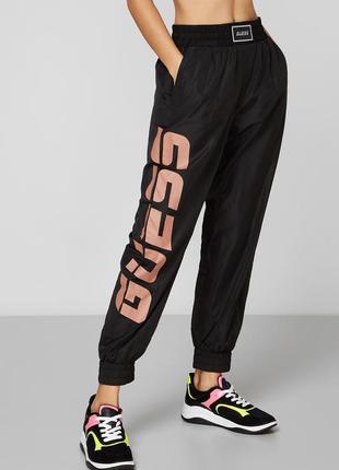 Guess гесс черные спортивные штаны джоггеры р.xs