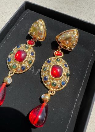 Брендові сережки підвісні в позолоті з камінцями