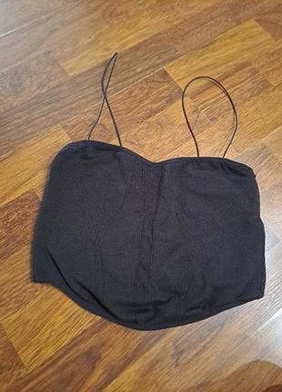 Топ на тонких бретелях