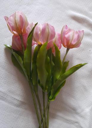 Неуведающие,очень реалистичные тюльпаны ручной работы из холодного фарфора.1 фото