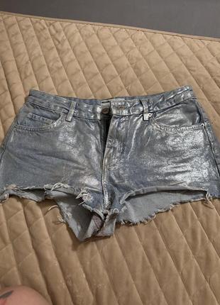 Короткі блискучі джинсові шорти bershka