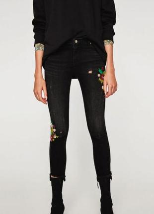 Бомбезные джинсы zara  с качественной вышивкой