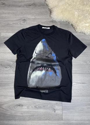 Футболка givenchy