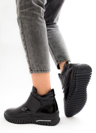 Жіночі черевики 18830 чорні шкіра лак