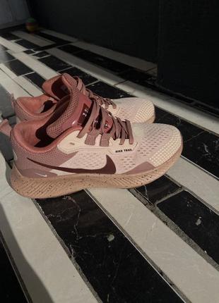 Кросівки nike жіночі