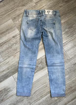 Рвані джинси з стразами4 фото