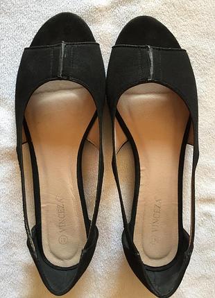 Босоножки замшевые на низком ходу