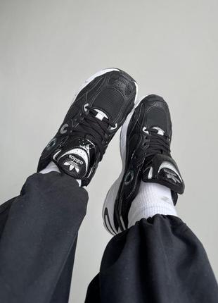 Жіночі кросівки adidas astir black white адідас чорного з білим кольорів4 фото