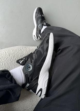 Жіночі кросівки adidas astir black white адідас чорного з білим кольорів6 фото