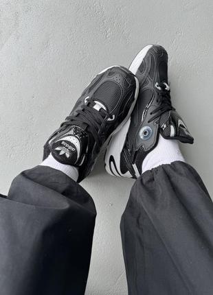 Жіночі кросівки adidas astir black white адідас чорного з білим кольорів7 фото