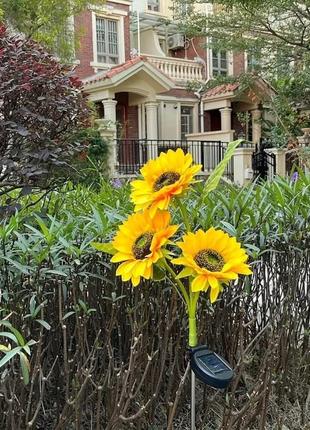 Светильник подсолнечника на солнечной батарее.