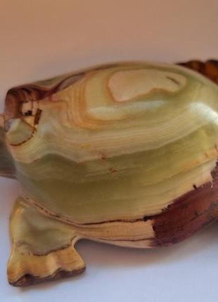 Черепаха из оникса зеленая фигурка талисман