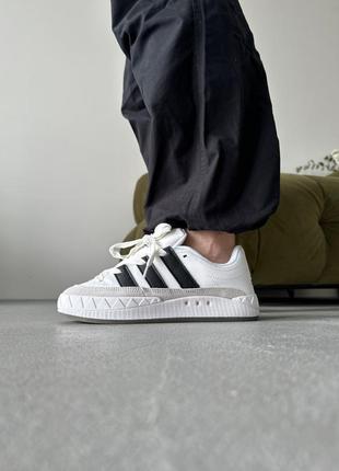 Жіночі кросівки adidas adimatic white black grey адідас білого з чорним та сірим кольорів1 фото