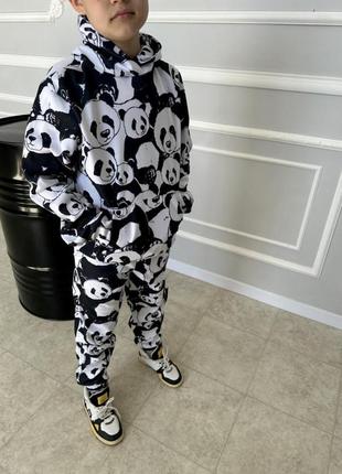 Чорно-білий дитячий спортивний костюм