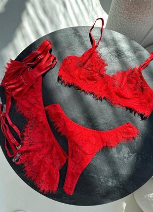 Шикарный красный комплект белья