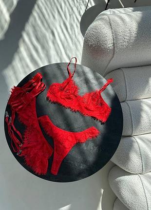 Шикарный красный комплект белья