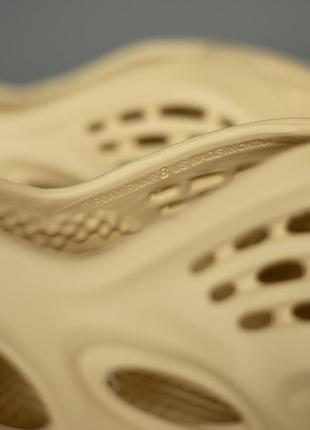 Чоловічі літні кросівки adidas yeezy foam runner beige кроссовки изи фом раннер бежевые тапочки2 фото