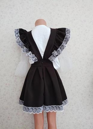 Сарафан шкільний на бретелях з мереживом