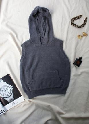 Актуальная базовая жилетка с капюшоном от shein