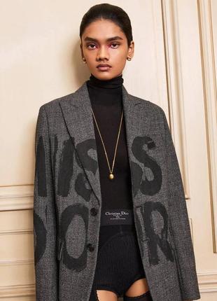 Піджак з написом