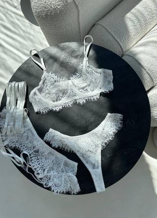 Біла жіноча білизна гарний комплект білизни білий