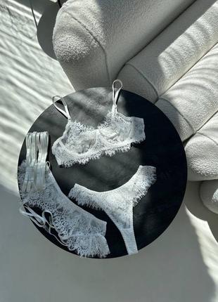 Біла жіноча білизна гарний комплект білизни білий