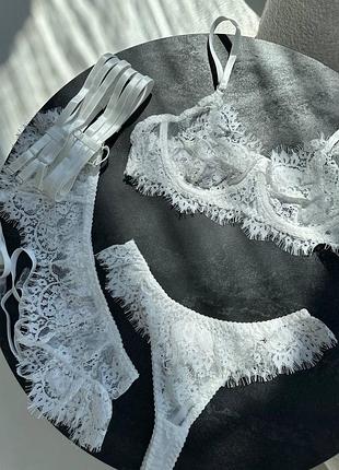 Біла жіноча білизна гарний комплект білизни білий