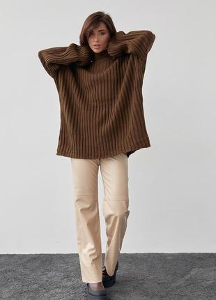 Жіночий в'язаний светр oversize в рубчик — темно-коричневий колір, l (є розміри)8 фото