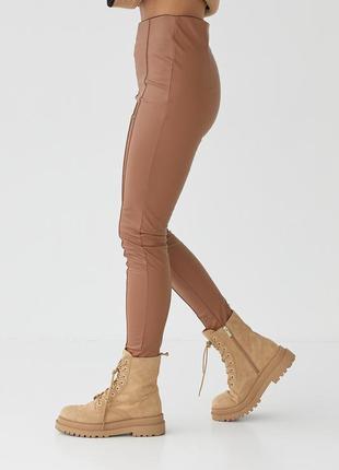 Утепленные лосины из кожзама со швами спереди - коричневый цвет, s (есть размеры)