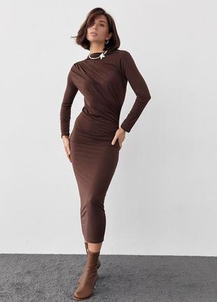 Вечірнє плаття з драпіруванням — коричневий колір, l (є розміри)9 фото