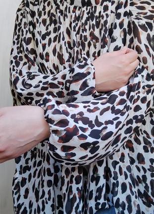 Шифоновая блуза батал большой размер в леопардовый анималистический принт со стойкой на горле объемными рукавами разлетайка сверху жатка5 фото