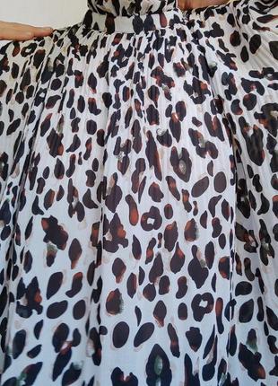 Шифоновая блуза батал большой размер в леопардовый анималистический принт со стойкой на горле объемными рукавами разлетайка сверху жатка4 фото