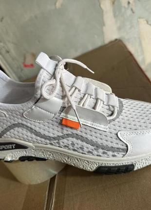 Новые кроссовки 41р