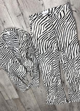 Легкий костюм с модным принтом h&m 36 летний