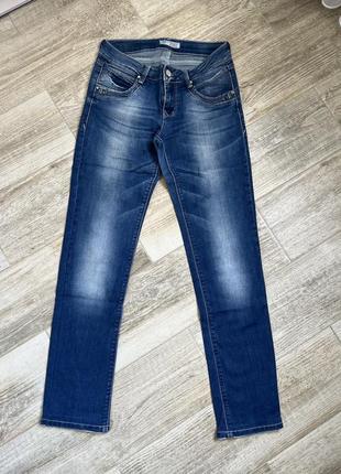 Джинсы скинни