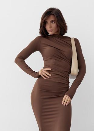 Силуетне плаття з драпіруванням — коричневий колір, m (є розміри)3 фото