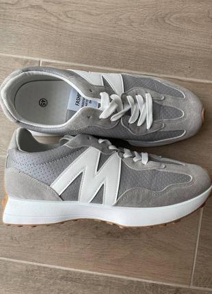 Кросівки чоловічі