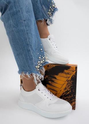 Жіночі кросівки 10798 білі шкіра