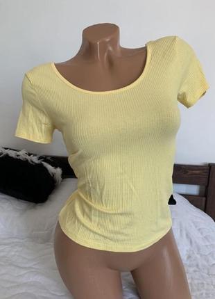 Базовая футболка с круглым вырезом в рубчик