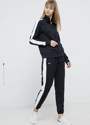 Женский спортивный костюм