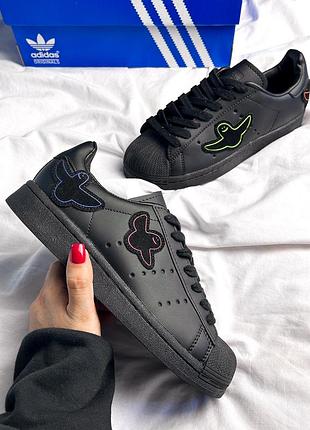 Крутейшие женские кастомные кроссовки в стиле adidas superstar adv shmoo x mark gonzales чёрные