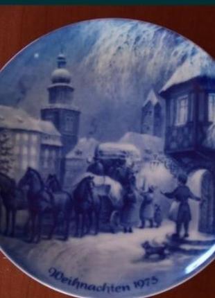 Фарфорова настінна тарілка декор