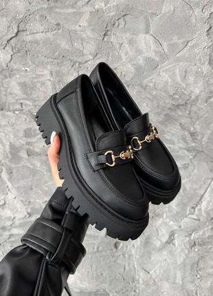 Жіночі чорні шкіряні стильні лофери, туфлі на товстій підошві з натуральної шкіри