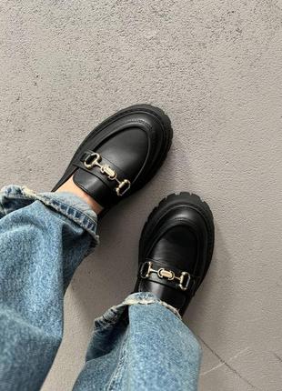 Жіночі чорні шкіряні стильні лофери, туфлі на товстій підошві з натуральної шкіри