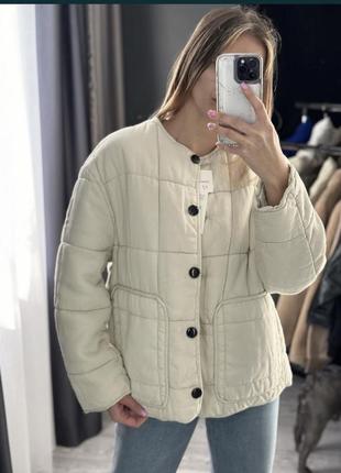 Стеганая молочная куртка на осень zara