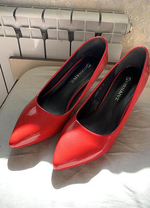 Красные лакированные кожаные туфли 😻