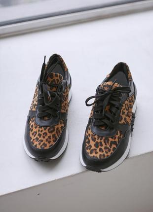 Черные кроссовки из кожи и замши с леопардовым принтом