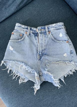 Джинсовые  короткие шорты от бренда zara