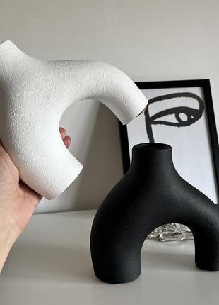 Ваза гипсовая декоративная белая и черная